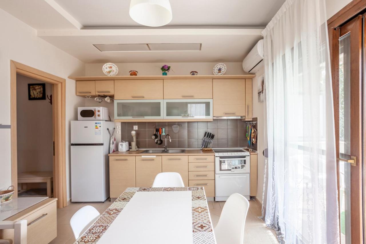 Sea Side Home Valentina Ханиоти Екстериор снимка